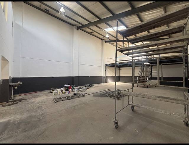 275M² WAREHOUSE TO LET IN STRAND INDUSTRIA